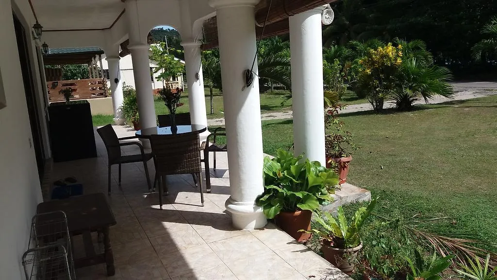 Casa de Férias Chello'S Villa Anse Boileau