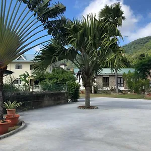 Flower Garden Self-catering Beau Vallon (Mahe)